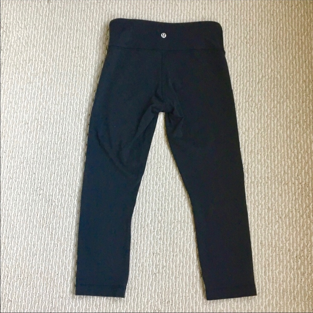 Lululemon black cropped leggings